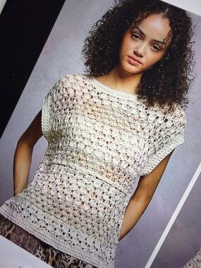 ❤️Hello Gorgeous! POL Openwork Round Neck Crochet Top